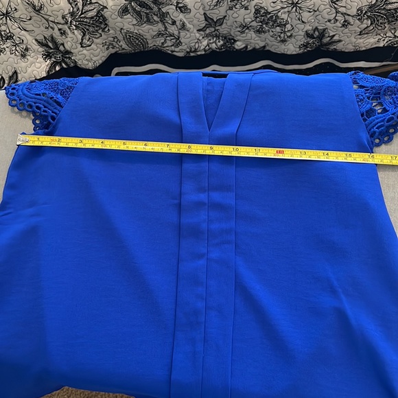 Lace sleeve blouse - Picture 7 of 10